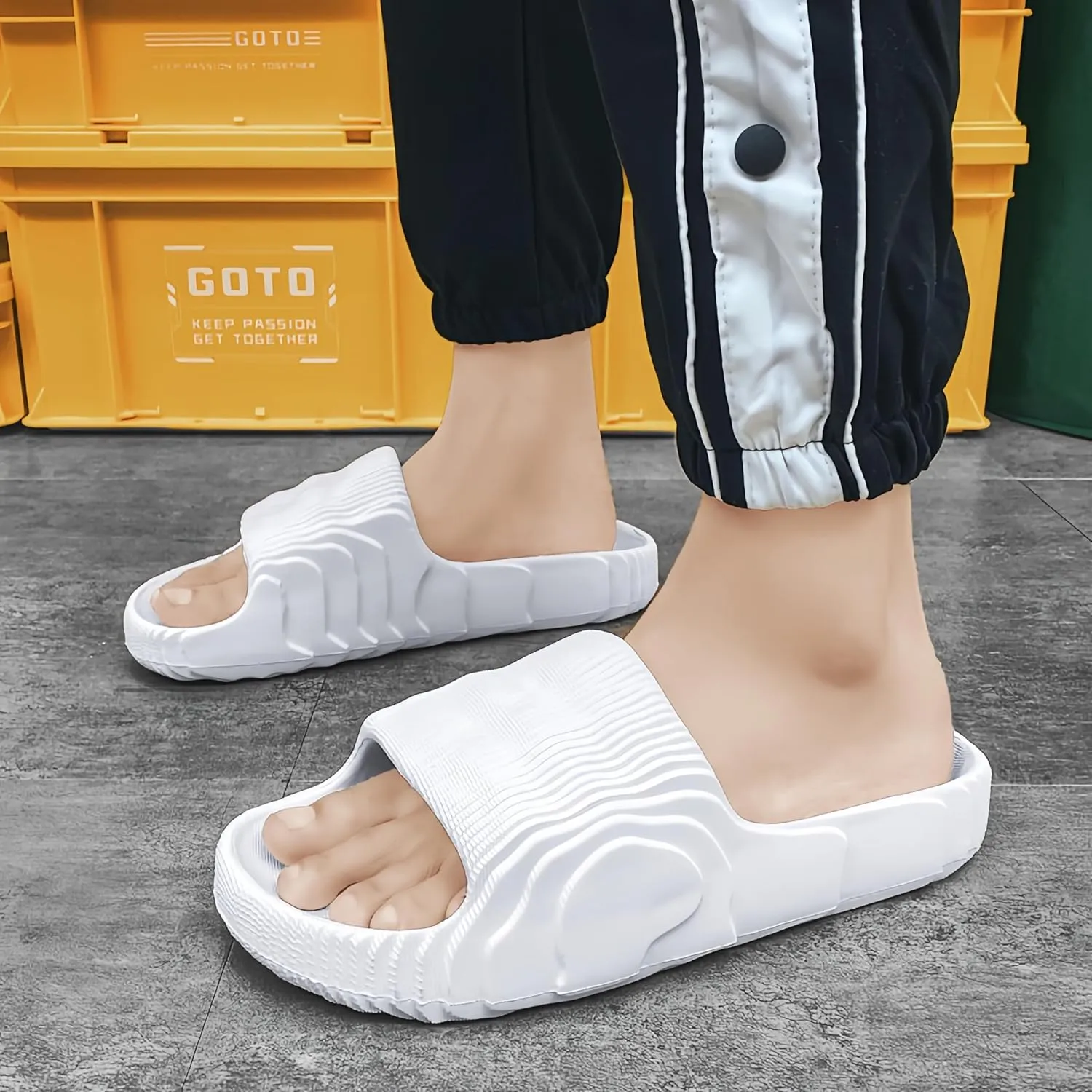 Cloud Slippers for Women and Men Thick Sole Non-Slip Slippers Shower Slippers Bathroom Sandals Pillow Slippers