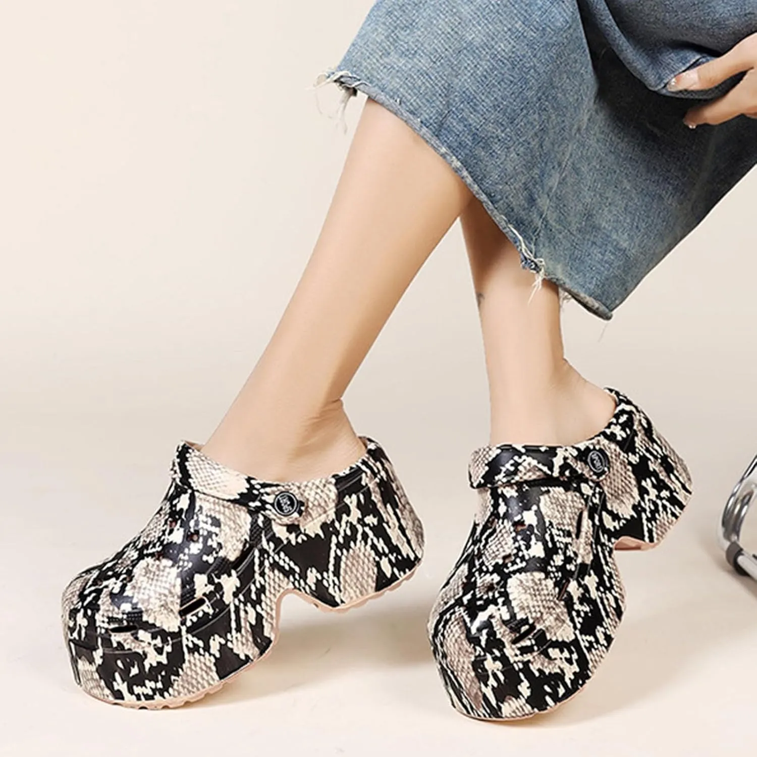 Fashion Women's Platform Clogs Anti Slip Slippers Beach Sandals Gardeners Clogs High Heeled Mule Slippers Gardening Shoes Sandals