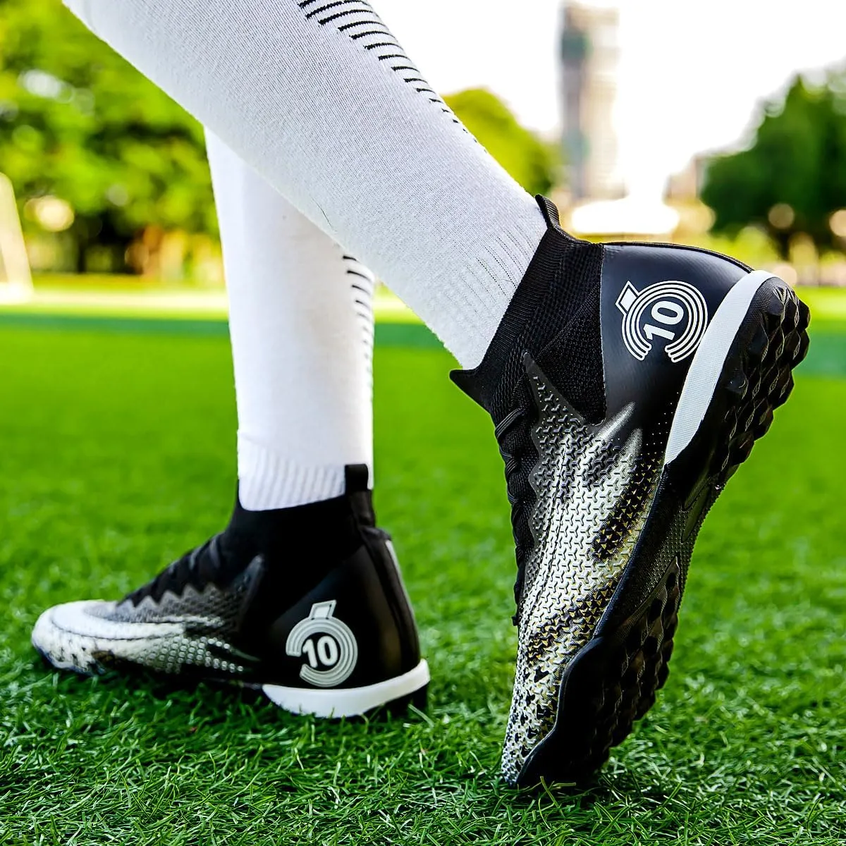 Men's Soccer Shoes High-Top Soccer Cleats Outdoor Breathable Athletic Professional Spikes Youth Boys Football Shoes