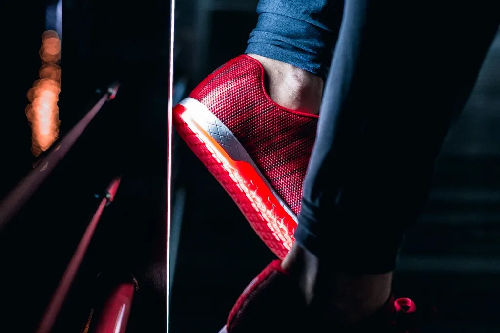 RED LINEAR TRAINER (MEN'S)